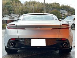 パークセンサー付！バックカメラ付！全周囲360°カメラ付！DB11のエキゾーストシステムはクロスパイプ付のステンレス製です！走行モードに応じて排気音の出方が切り替わります！