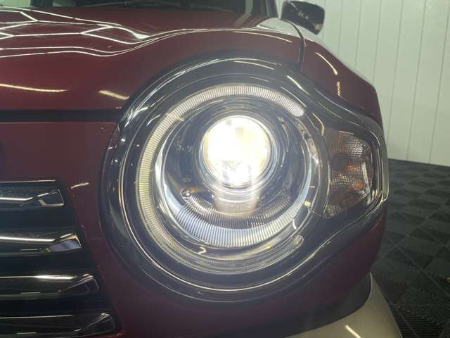 HIDヘッドライト搭載で暗い夜道も明るく安心です♪