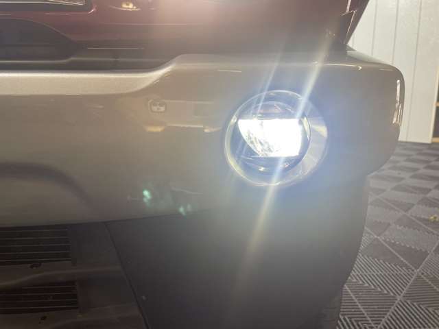LEDフォグランプ搭載で暗い夜道も明るく安心です♪