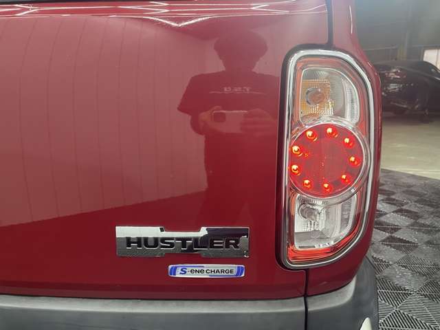 LEDテールライト搭載で夜間もオシャレで安心です♪