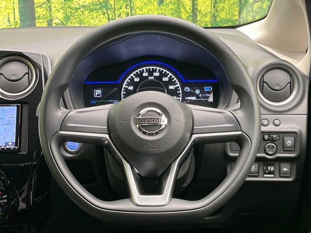 【ステアリングスイッチ】運転中、前方から目線をそらすことなく、オーディオ等の操作が可能な便利機能！安心＆快適なドライブを演出してくれます♪