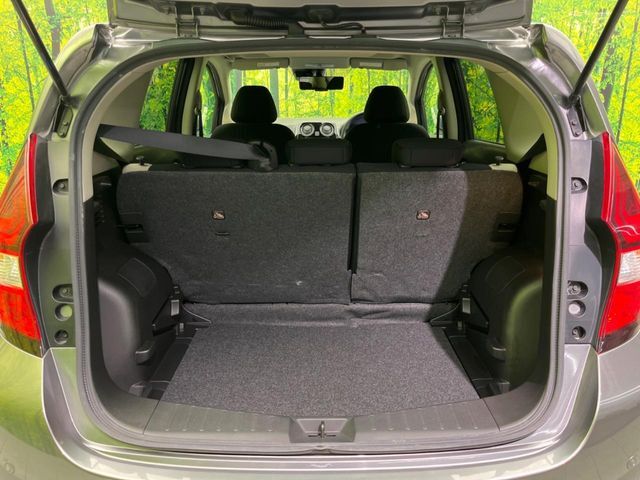 普段のお買い物や通勤、送迎等に十分な荷室スペースを確保しております。セカンドシートを倒すと、大きな荷物の積載も可能です♪