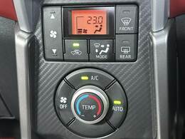 オートエアコン完備　快適な車室温度を自動調整してくれます