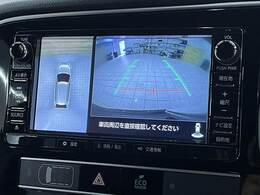 【アラウンドビューモニター】　クルマを上空から見下ろしているかのように、直感的に周囲の状況を把握できます。