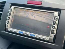 カラーバックカメラが装備されております♪後方の障害物や停止位置の確認にとても便利です♪アシストラインも表示されるので感覚もつかみやすいです♪