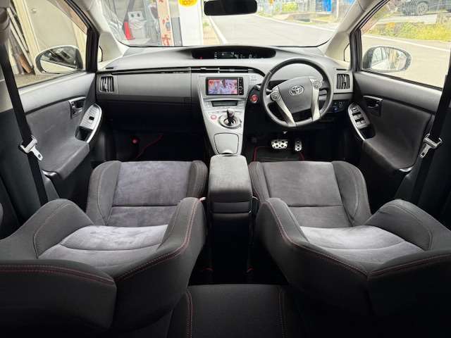 快適性と機能性にあふれた室内。　スペース効率のよさに感心させられます☆　座った瞬間に実感できる座り心地も、ロングドライブも快適♪