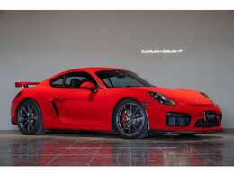 2015　Porsche　Cayman　GT4　ガーズレッド　左ハンドル　6速MT　走る歓びを全身で体感できるGT4。これはいわば、等身大のレン・シュポルト。ポルシェからのモータースポーツへの招待状に誘われてみないか？