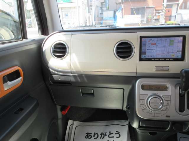 入庫車は中古車のプロが徹底したチェックにより不具合点が無いか検査します。安全の確保が不十分な箇所は調整・交換・補充・修理等の整備を実施しご納車いたします。