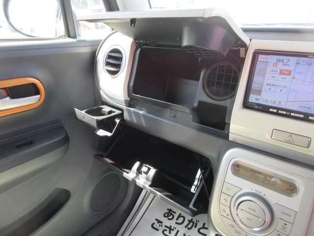 入庫車は中古車のプロが徹底したチェックにより不具合点が無いか検査します。安全の確保が不十分な箇所は調整・交換・補充・修理等の整備を実施しご納車いたします。