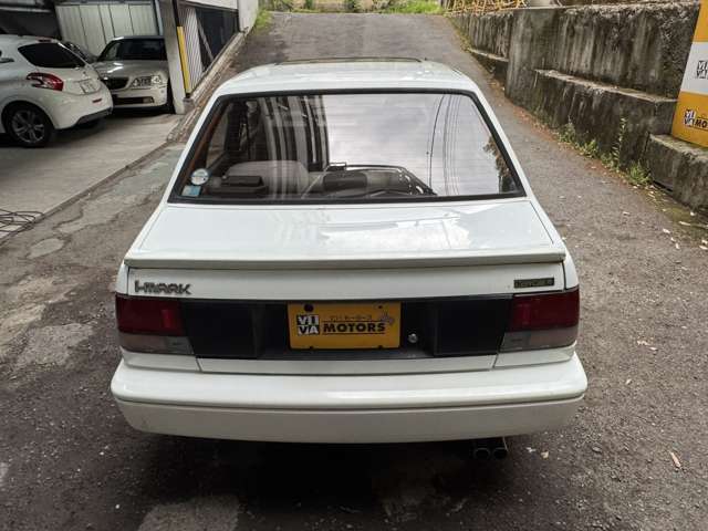 ハンドリングバイロータスのエンブレムが光りますね！i-markのエンブレムは前オーナーの好みかな？新車時はGeminiのエンブレムだったような気がします
