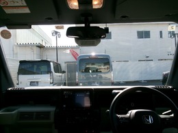 大きなフロントガラスで視界も良好☆