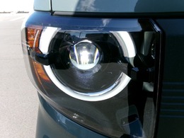 最新のLEDヘッドライトで、より明るく遠くまで照らします！