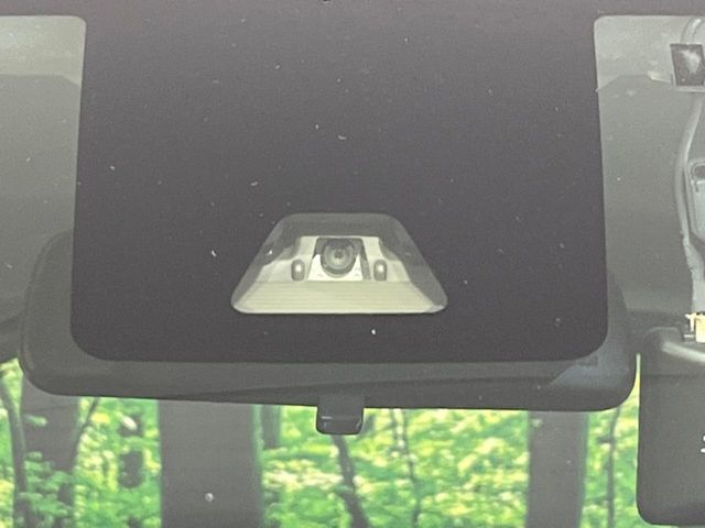 【トヨタセーフティセンス】走行中に前方の車両等を認識し、衝突しそうな時は警報とブレーキで衝突回避と被害軽減をアシスト。より安全にドライブをお楽しみいただけます。