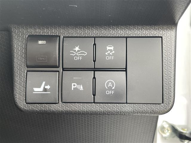 こちら運転席周りの操作部分・装備の写真になります。各部しっかり動作の確認をしておりますので、ご安心だくさい。また、第三者機関の鑑 定書もありますので、そちらも併せて、ご確認いただければ幸いです！
