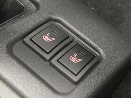 【シートヒーター】寒い日に重宝するシートヒーター！エアコンより早く温まってくれるので寒がりの人も安心ですね♪エアコンの温風は乾燥するから苦手、という方にもをおすすめです。