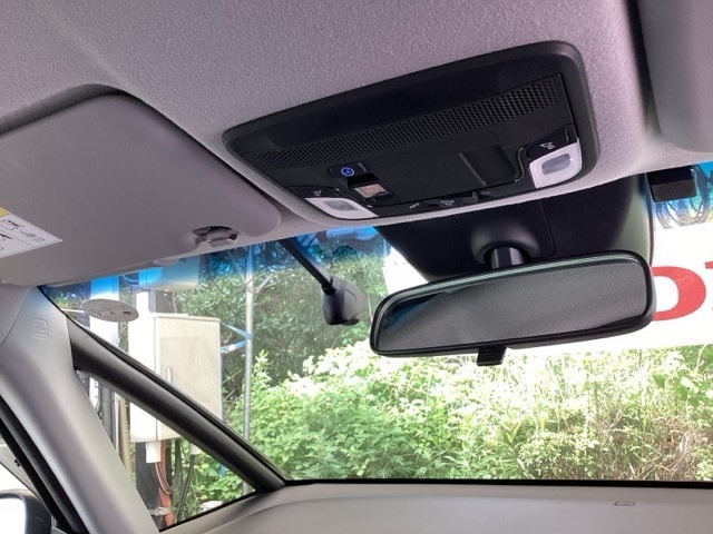 Hondaセンシング搭載！ミリ波レーダーと単眼カメラで、クルマの前方の状況を認識。ブレーキやステアリングの制御技術と協調し、安心・快適な運転や事故回避を支援する先進のシステムです！