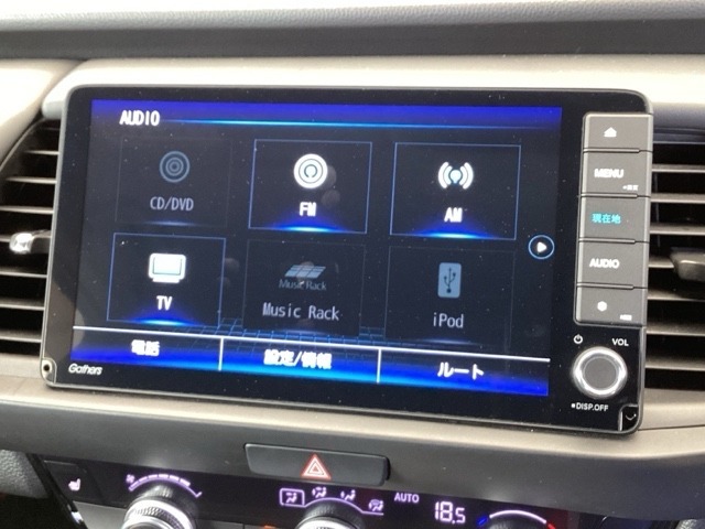 ナビ機能だけでなく、フルセグ、Bluetooth、DVDとCD再生などのオーディオ機能がついています！