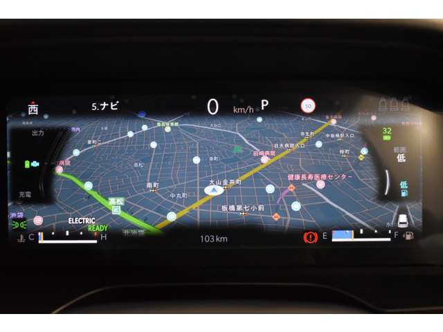 メーターはデジタルでナビも表示されます。