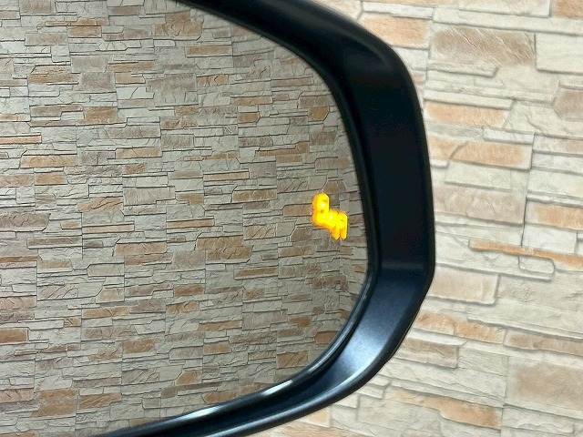 【ブラインドスポットモニター（BSM）】車線変更時に車両後方から来る車両を検知し安全をサポートする装置です。