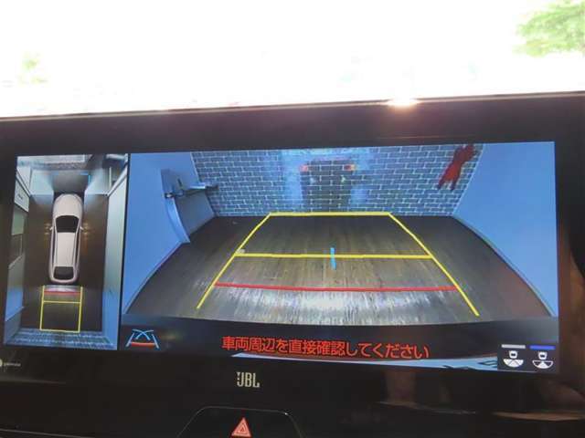 バックガイドモニターで、後方を確認しながら安心して駐車することができます。運転初心者も熟練者も必須の機能ですよ！