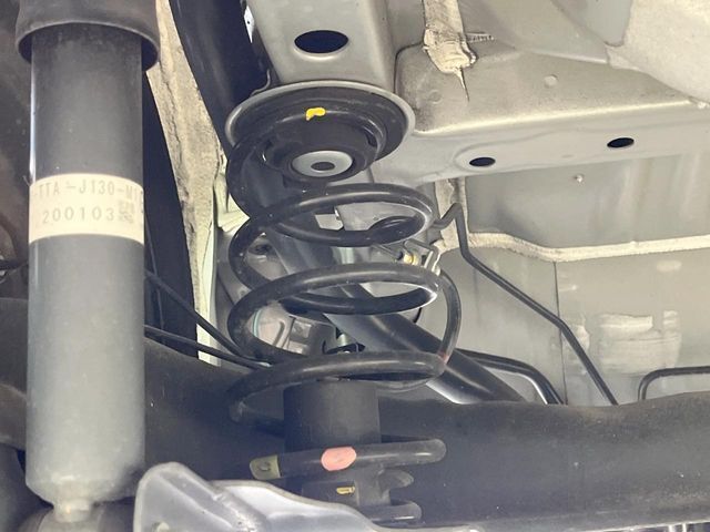 お車を安心してお乗りいただく為には、足回りの定期点検が欠かせません。サービスサポート（有償保証）では無料点検もご提供しており、安心のカーライフをお過ごしいただけるサポート体制が整っています。