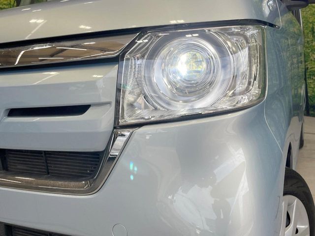 【LEDヘッドライト】悪天候や夜間走行時も良好な視界を確保し安心して運転できる高輝度LEDヘッドライトを装備！点灯速度が早く、消費電力も抑えられています。