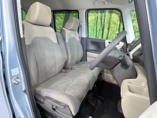 運転席シート廻りは使用感も少なく、良好な状態となっています。丁寧に使われていたことがよくわかりますね。