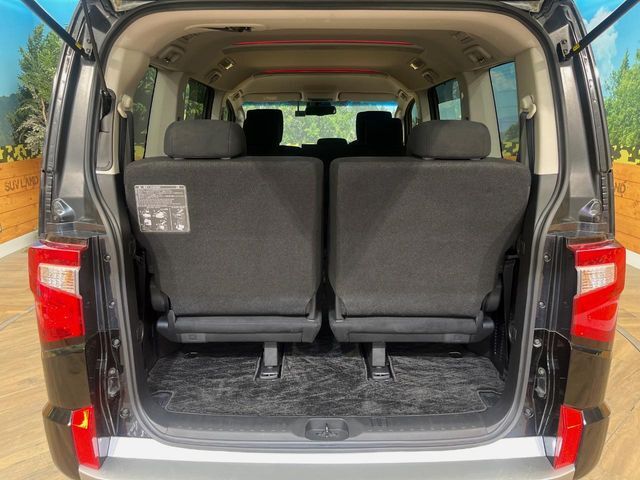 普段のお買い物や通勤、送迎等に十分な荷室スペースを確保しております。セカンドシートを倒すと、大きな荷物の積載も可能です♪