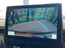 【バックカメラ】駐車時に後方がリアルタイム映像で確認できます。大型商業施設や立体駐車場での駐車時や、夜間のバック時に大活躍！運転スキルに関わらず、今や必須となった装備のひとつです！