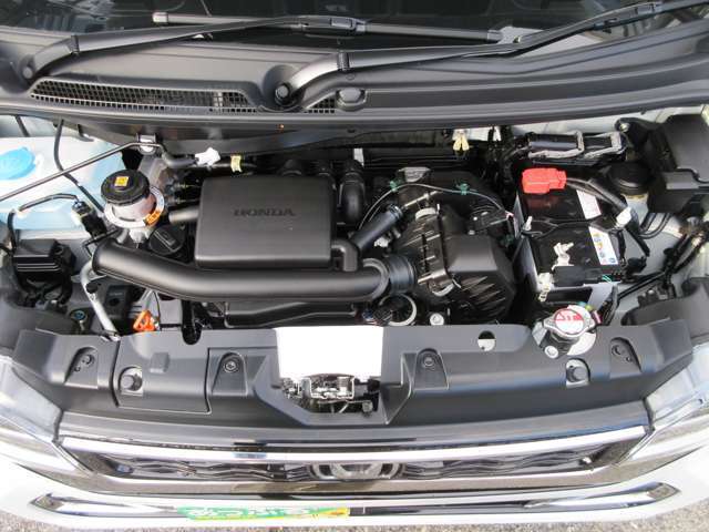 エンジンルームも綺麗に洗浄してから納車致します。普段あまり見ることが無い箇所だからこそ綺麗だと感動しますよね（＊´▽｀＊）