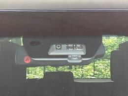 【三菱e-Assist】走行中に前方の車両等を認識し、衝突しそうな時は警報とブレーキで衝突回避と被害軽減をアシスト。より安全にドライブをお楽しみいただけます。
