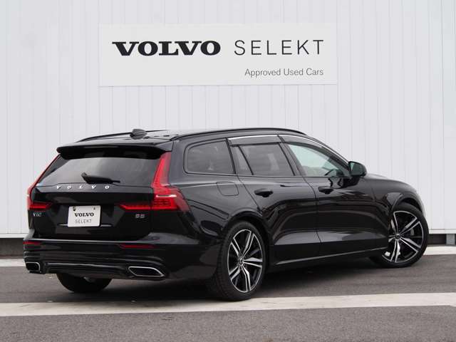 2018年にフルモデルチェンジしたV60は、先代V70に引けを取らないラゲッジスペースとサイズ面での使い勝手の良さを継承。