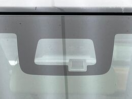 【スズキ　セーフティサポート】走行中に前方の車両等を認識し、衝突しそうな時は警報とブレーキで衝突回避と被害軽減をアシスト。より安全にドライブをお楽しみいただけます。