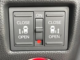 【両側パワースライドドア】スマートキーや運転席のスイッチで後席両側スライドドアの開閉が可能♪電動だから力を入れてドアを開ける必要が無く、小さなお子様でも簡単に開け閉めでき快適です♪
