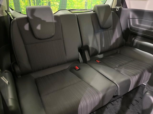 3列目シートはもちろん状態良好☆大人でもゆったりと座って頂けますので、大人数でのお出かけもラクラクです♪ご家族で、気の知れた仲間で、ドライブに行くのが楽しみですね♪