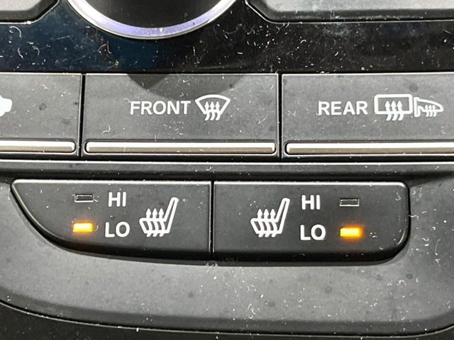 【シートヒーター】寒い日に重宝するシートヒーター！エアコンより早く温まってくれるので寒がりの人も安心ですね♪エアコンの温風は乾燥するから苦手、という方にもをおすすめです。