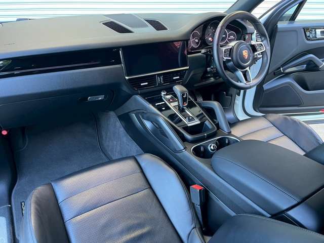 新型3リッター V6ターボエンジンは340馬力を発揮、ストレスの無いドライビングを可能とします！！　カイエンをお探しの方は是非お急ぎ下さい！！