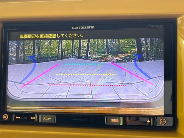 【バックカメラ】駐車時に後方がリアルタイム映像で確認できます。大型商業施設や立体駐車場での駐車時や、夜間のバック時に大活躍！運転スキルに関わらず、今や必須となった装備のひとつです！