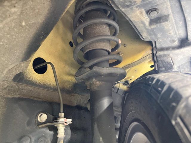 お車を安心してお乗りいただく為には、足回りの定期点検が欠かせません。サービスサポート（有償保証）では無料点検もご提供しており、安心のカーライフをお過ごしいただけるサポート体制が整っています。