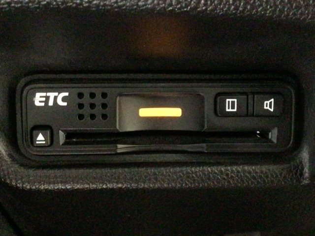 【ETC車載器】もはや必須アイテムのETCを搭載！高速道路のご利用時にとても便利！わずらわしい料金所での現金支払いが不要となりスムーズに通過できます♪
