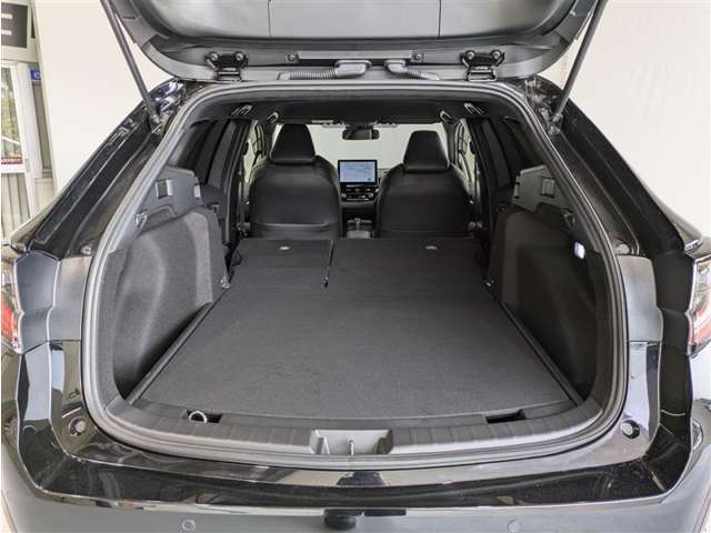 2列目シートを倒すと、大きな荷物の積載も可能です