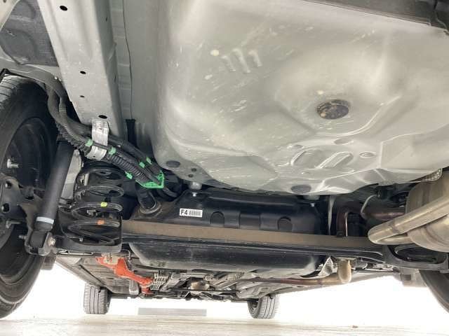 中古車だと気になる足廻り＆下廻り・・・ご覧の通り状態良好◎沿岸部や降雪地にお住まいのお客様もご安心ください♪