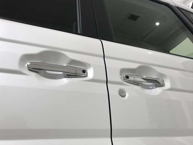 万が一に備えての代車も完備！代車にもナビやETC、バックカメラを装着！！さらに、無料貸し出し！