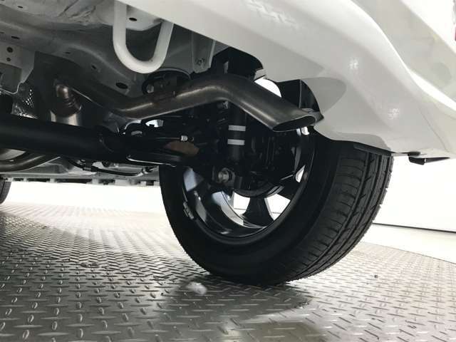 ご購入後には洗車も欠かせませんよね！？当店では、洗車のプロが普段お手入れが行き届かない箇所も済み済みまで綺麗にしています！