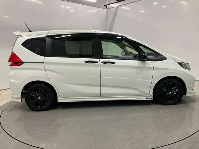 年式が新しいお車に嬉しい♪据置クレジットもご利用可能です。一定の金額を据え置くことで月々の支払いただけます。据置クレジットにも条件がありますので、詳しくはスタッフまでお問い合わせください。