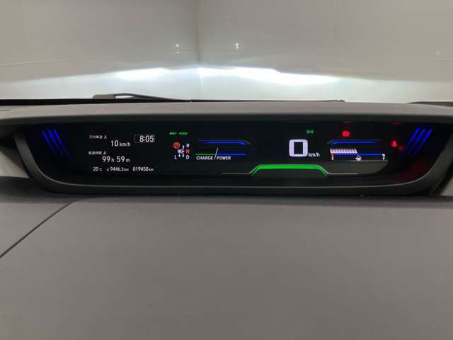 液晶カラーディスプレイ！運転の妨げにならず、即座に情報を確認できます！