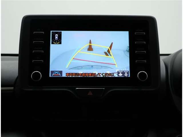 後方の見える安心をお届けするバックガイドモニター付：バックするときのアシストラインもあって楽々バック！車庫入れや縦列駐車をサポートし、苦手な駐車も安心です！今やもう手放せない装備ですネ♪