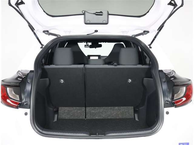 広くて多機能で使いやすいラゲージスペースです！シートのレイアウトを変えるのも簡単に行えます♪