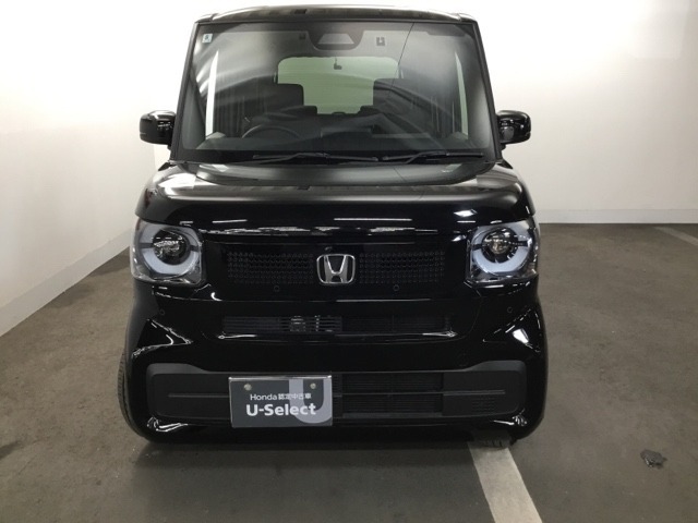 車の顔ともいえるヘッドライトは、丸目で愛嬌を感じさせるデザインです。