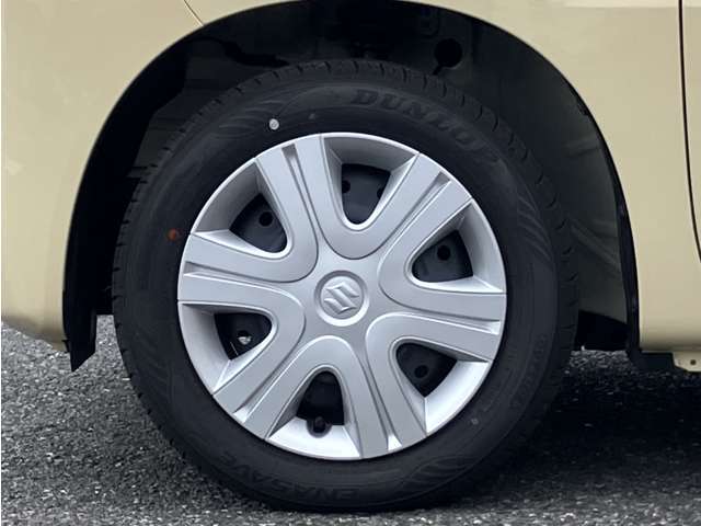 純正ホイールを装着しております。車両に関してのご質問は、スタッフまでお気軽にお問合せ下さい！TEL：0439-88-6662